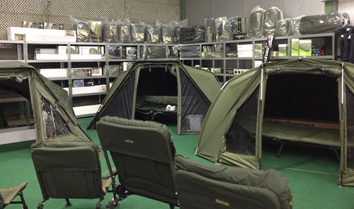 Het assortiment aan luggage, tenten, bedchairs en stoelen is groot.
