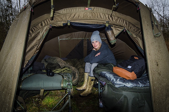 JRC-Stealth-X-Lite-Bivvy-binnen