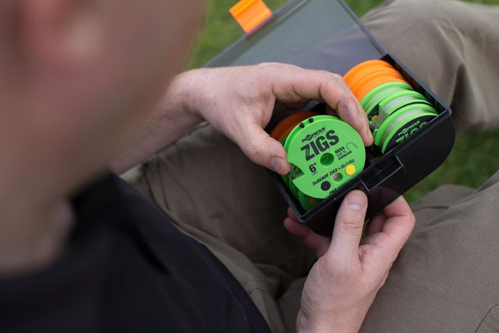 Probeer uit te zoeken op welke diepte de vis rond hangt.