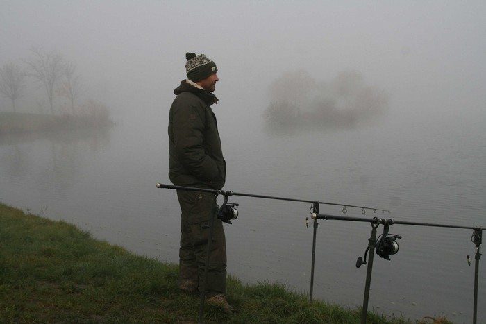 Het meer geeft zich soms niet gemakkelijk gewonnen. Zoals op ieder water waar karper zwemt!