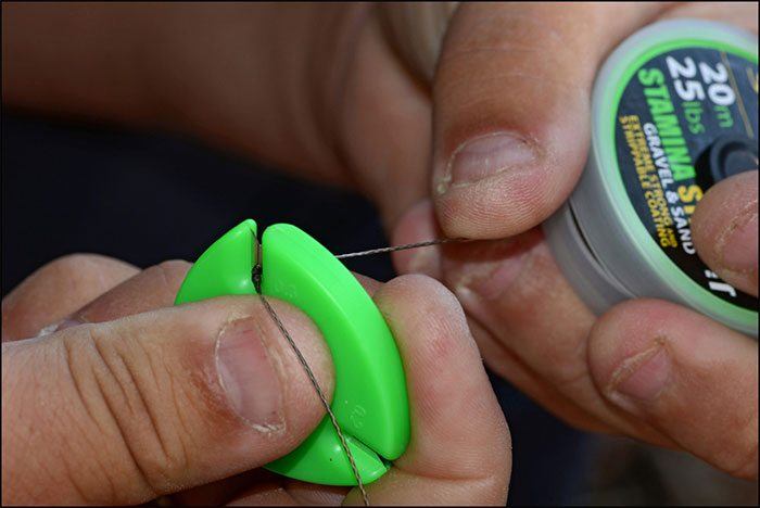 Stap 1: Met de Smart Tool strip je eenvoudig de coating van de Stamina Strip-!T.