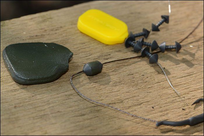Stap 11: Wij houden graag een centimeter ongestript onder de Putty Holder. Dit doe ik puur voor het anti-tangle effect. Je gooit het zo minder snel in de knoop.