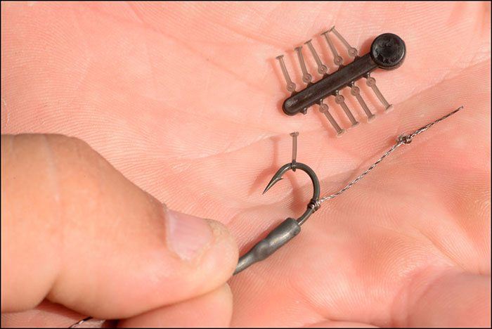 Stap 14: Schuif het Shot On The Hook-rubbertje over de haakpunt. Wij zetten hem in het begin van de haakbocht.