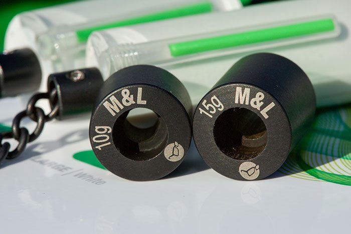 korda-black-and-white-hangers-5