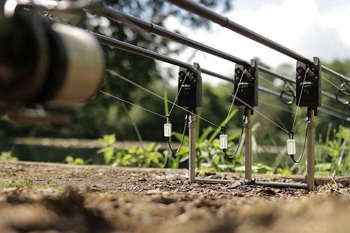 korda-black-and-white-hangers-8