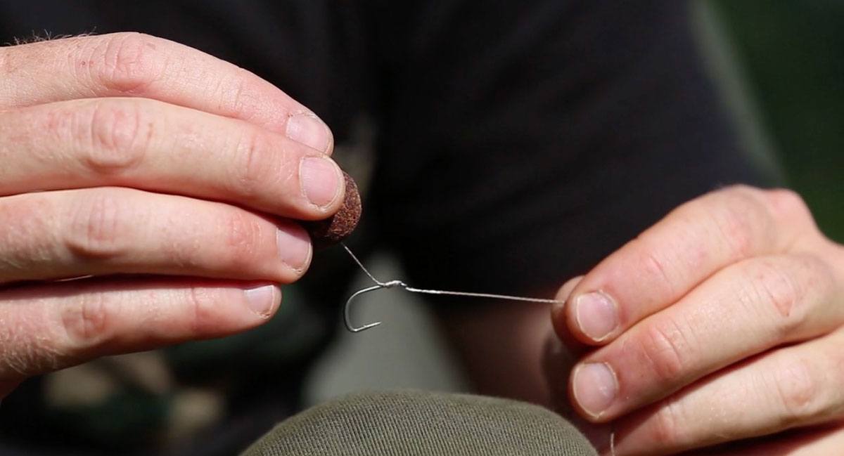 Hoe maak je een knotless knot en waar moet je op letten? Check het in deze 'how to' video!