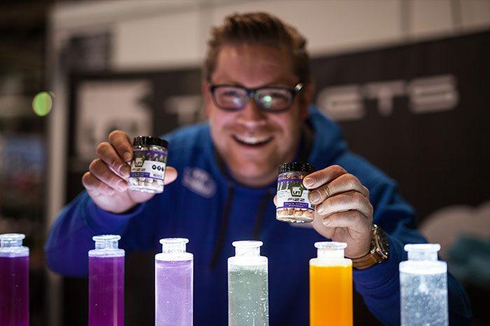 Bekijk het Live Report, klik op de foto en check alle pics vanaf de beursvloer.