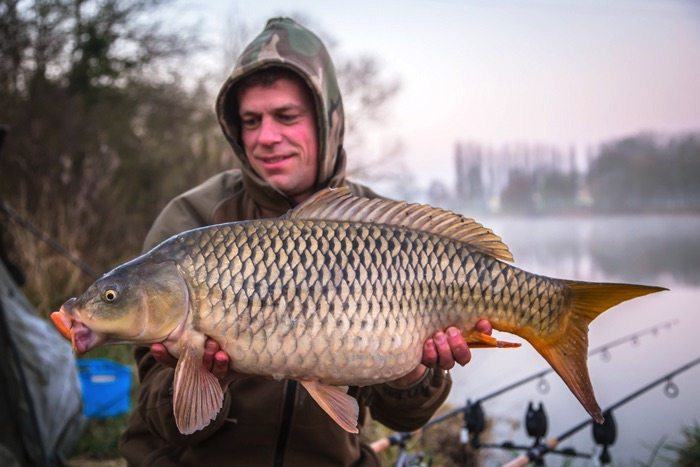 Raymond Hakkert & Steven Blom delen wintertips uit voor het vissen in vaarten en kanalen.