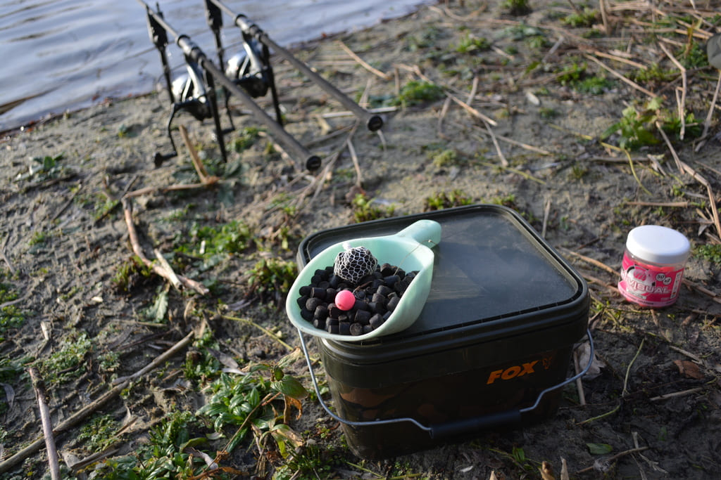 Aas van Halibut Pellets een een fluo pop up
